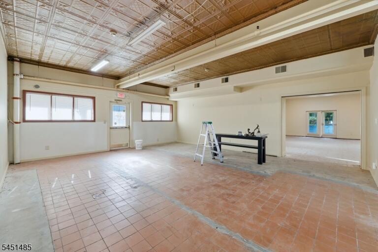 Property listing MLS 4044850 photo 9