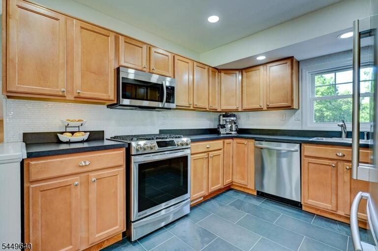 Property listing MLS 4044852 photo 12