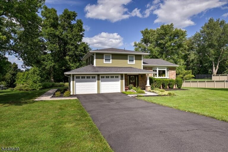 Property listing MLS 4044852 photo 2