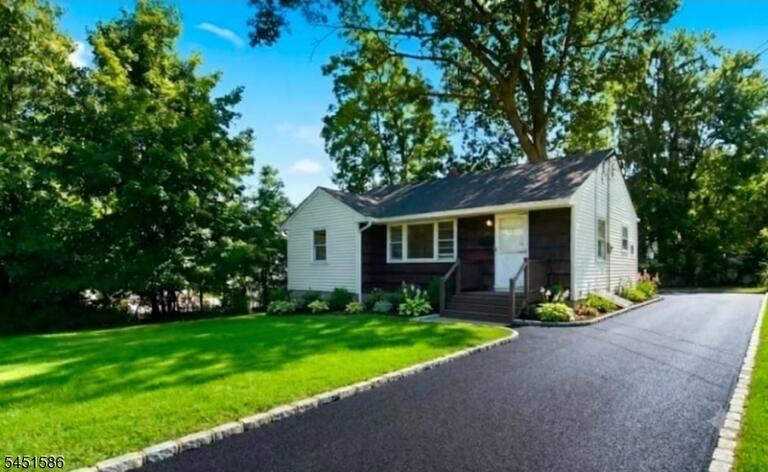 Property listing MLS 4044923 photo 2