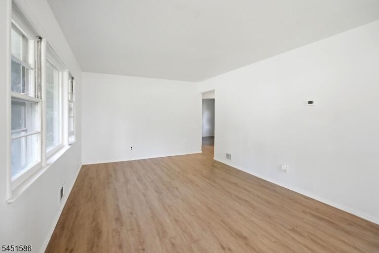 Property listing MLS 4044923 photo 4