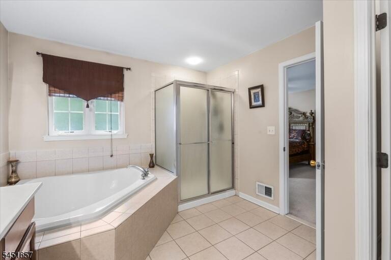 Property listing MLS 4044978 photo 25