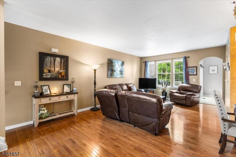 Property listing MLS 4044978 photo 5