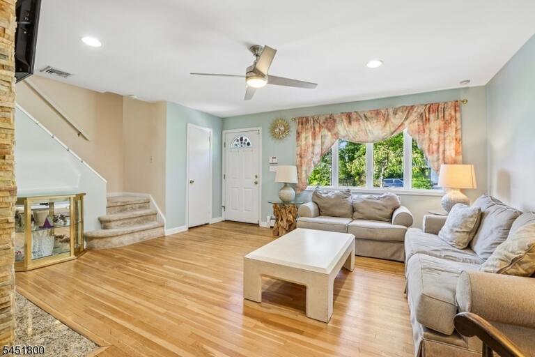 Property listing MLS 4045087 photo 4