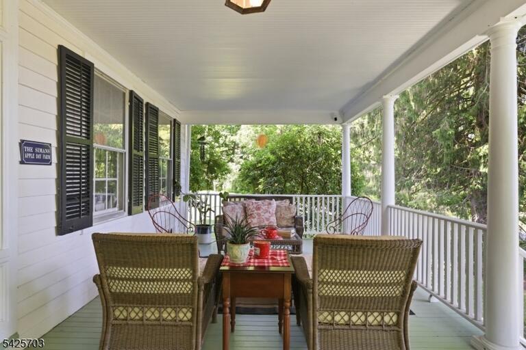 Property listing MLS 4045090 photo 3
