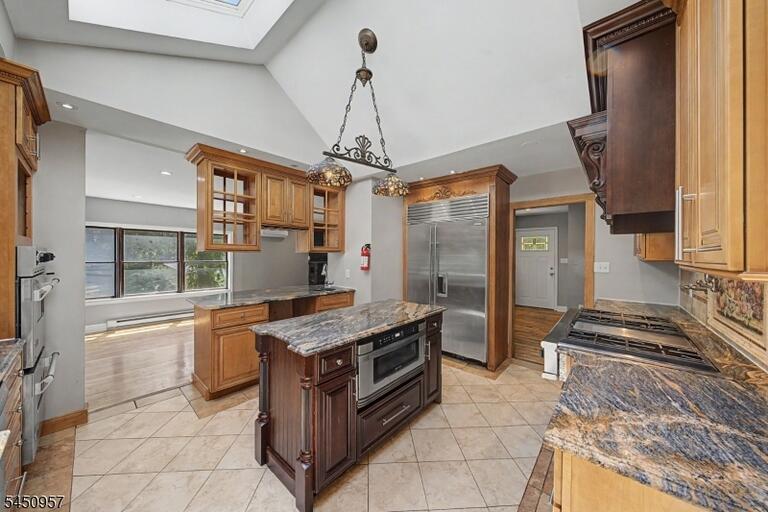 Property listing MLS 4045149 photo 2