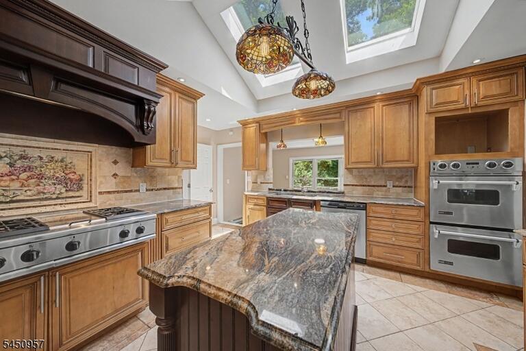 Property listing MLS 4045149 photo 4