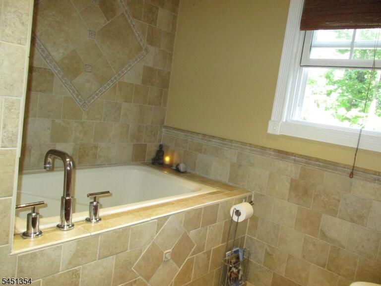 Property listing MLS 4045168 photo 17