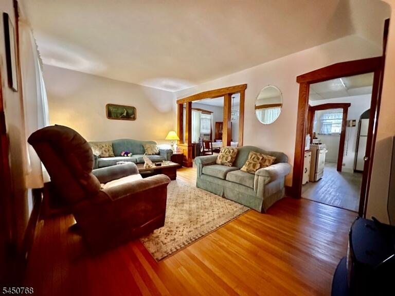 Property listing MLS 4045183 photo 9