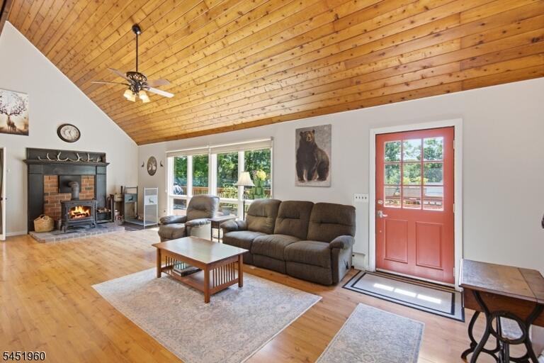 Property listing MLS 4045240 photo 11