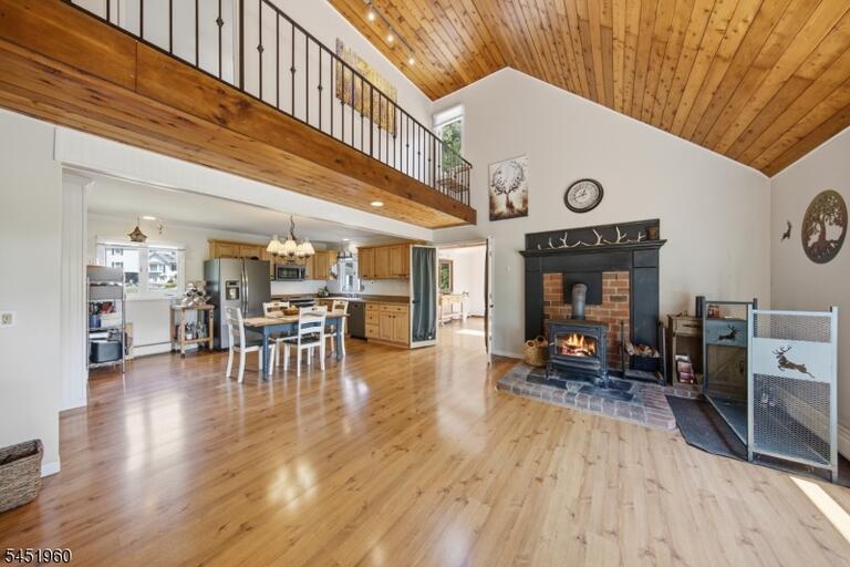 Property listing MLS 4045240 photo 3