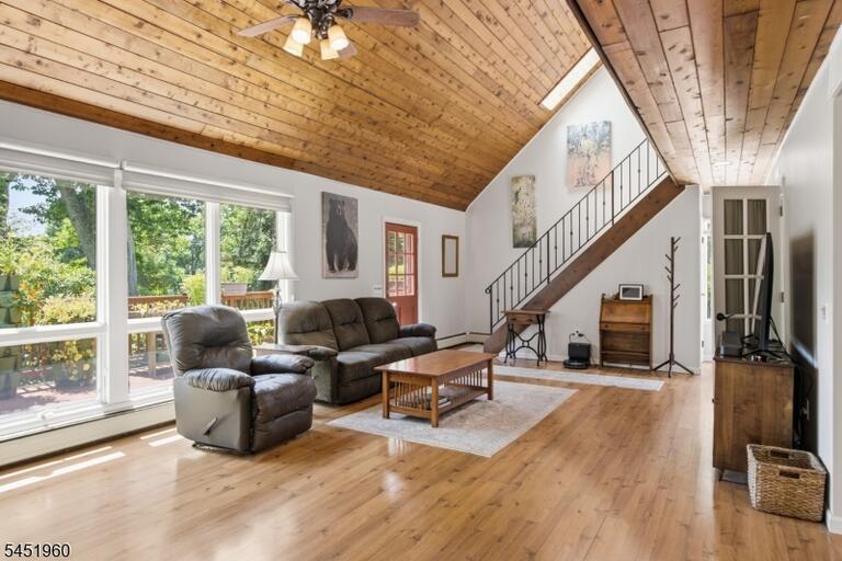 Property listing MLS 4045240 photo 9