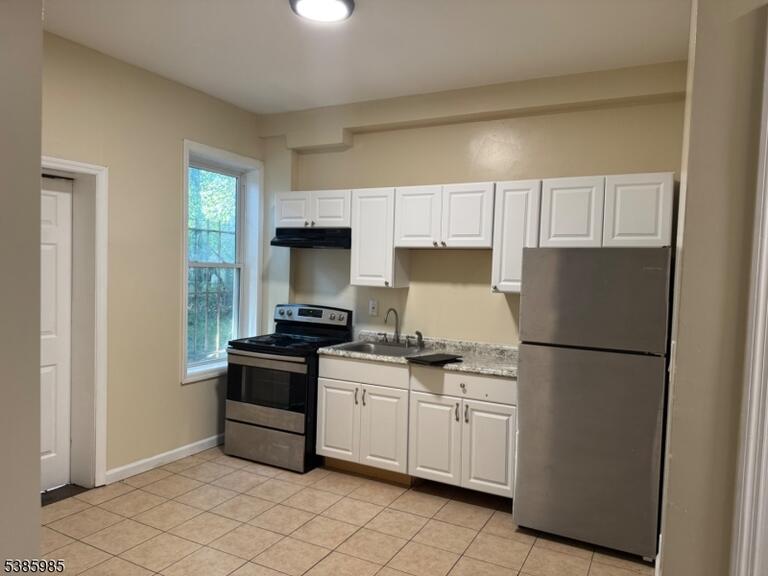 Property listing MLS 4045282 photo 2