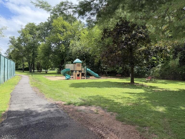 Property listing MLS 4045336 photo 18