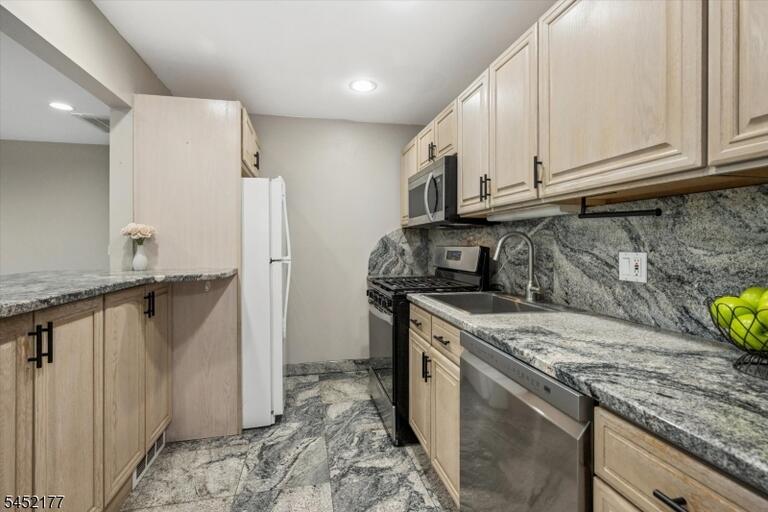 Property listing MLS 4045449 photo 9