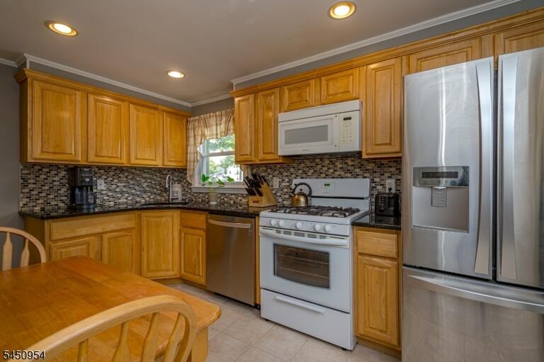 Property listing MLS 4045502 photo 2