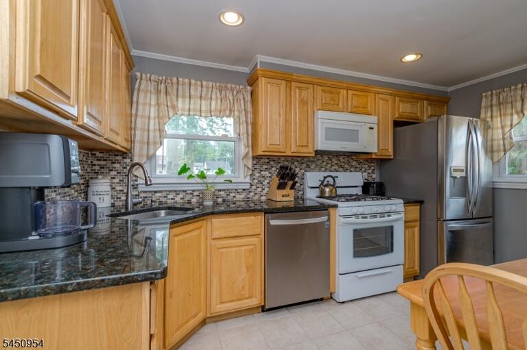 Property listing MLS 4045502 photo 3