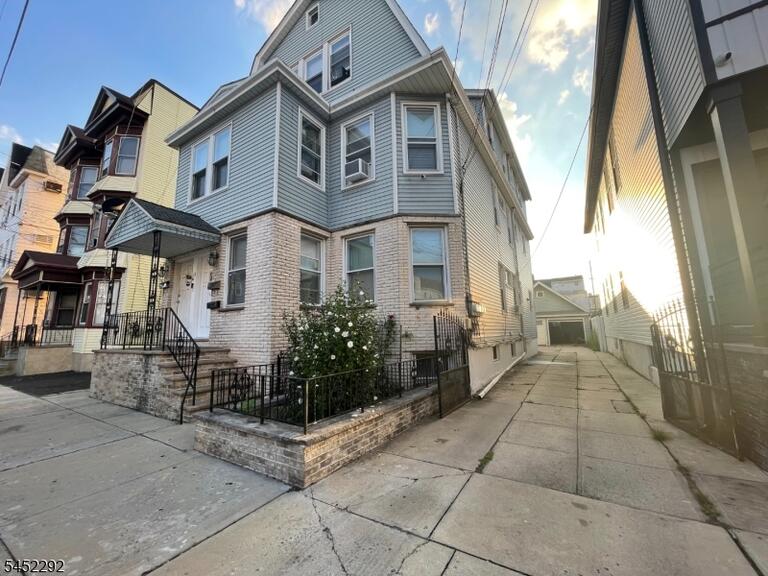 Property listing MLS 4045535 photo 3