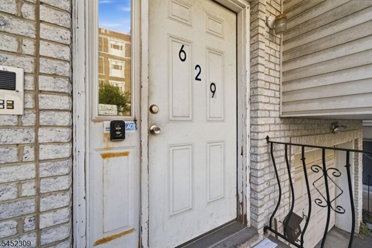 Property listing MLS 4045563 photo 3