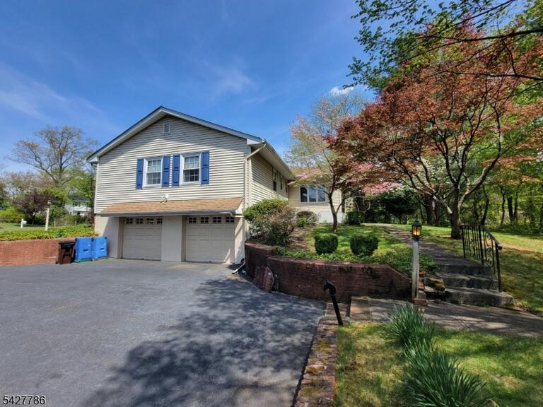 Property listing MLS 4045672 photo 3