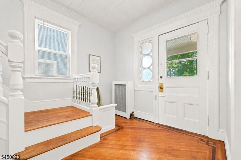 Property listing MLS 4045695 photo 2