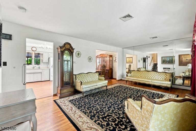 Property listing MLS 4045731 photo 7