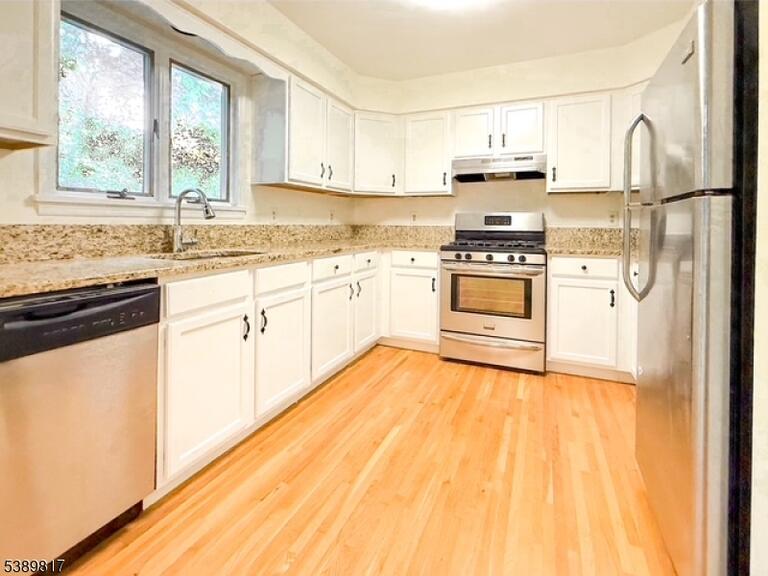 Property listing MLS 4045759 photo 2