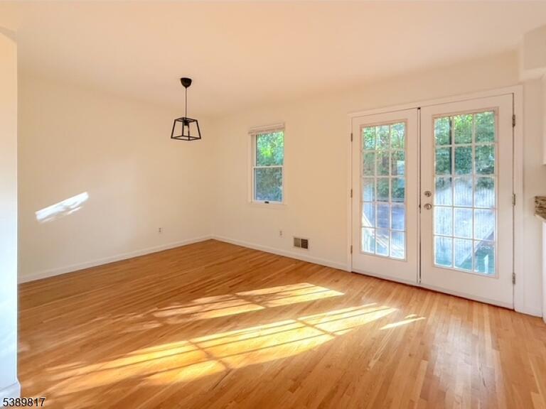Property listing MLS 4045759 photo 4