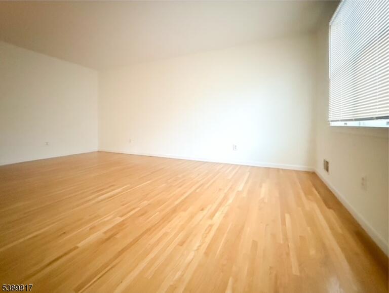 Property listing MLS 4045759 photo 5