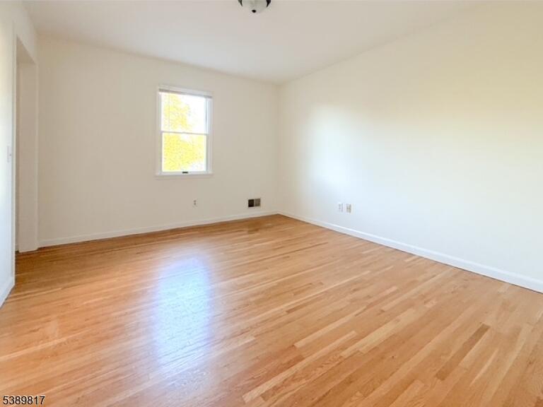 Property listing MLS 4045759 photo 8