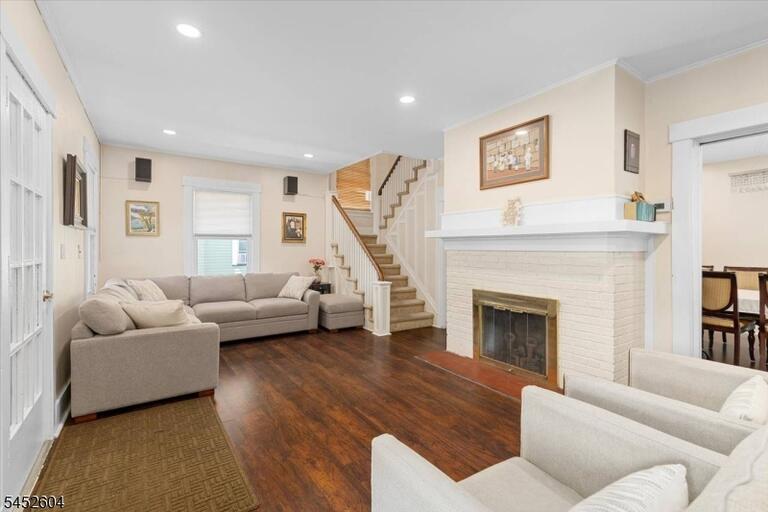 Property listing MLS 4045813 photo 2