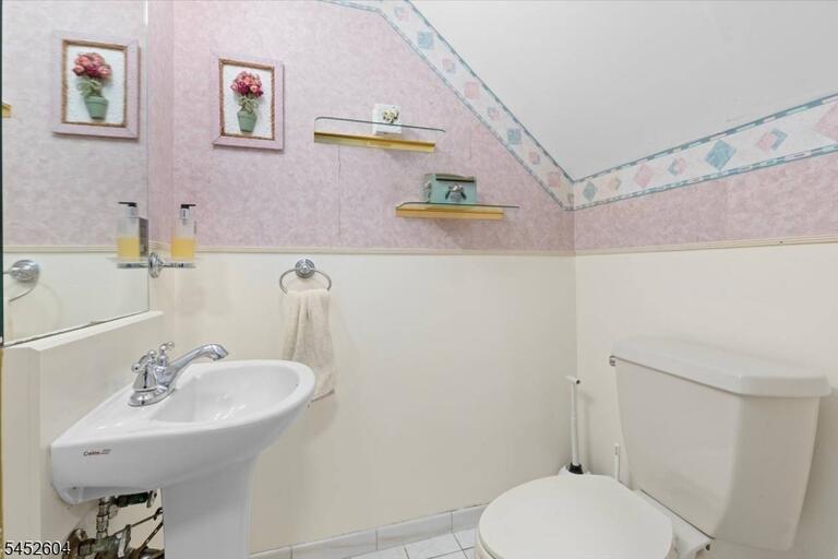 Property listing MLS 4045813 photo 4