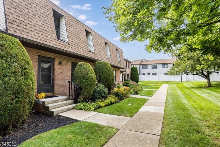 Property listing MLS 4045867 photo 2