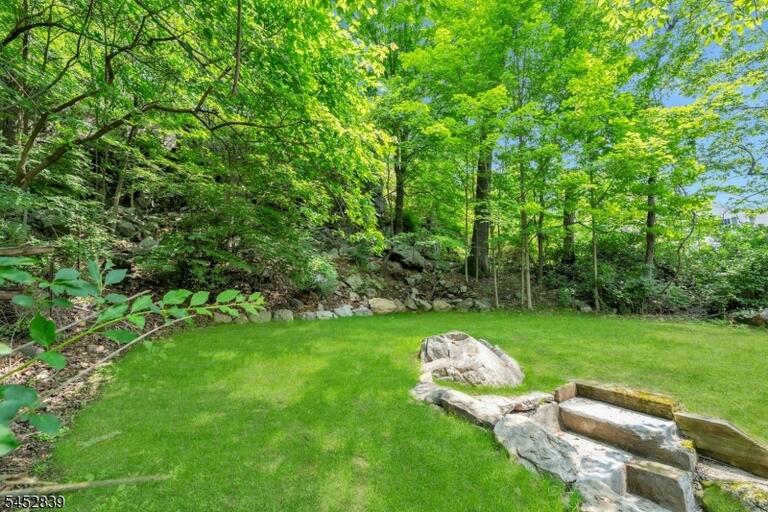 Property listing MLS 4045971 photo 31
