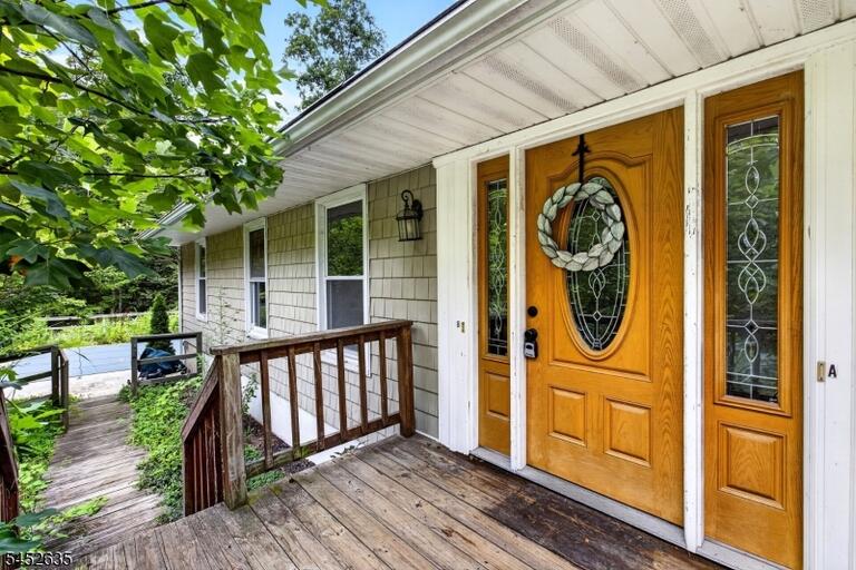 Property listing MLS 4046013 photo 1