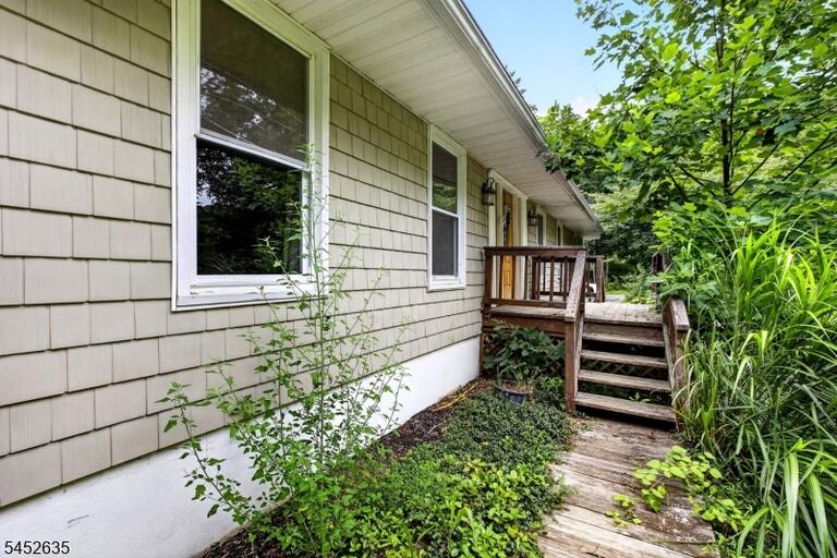 Property listing MLS 4046013 photo 17