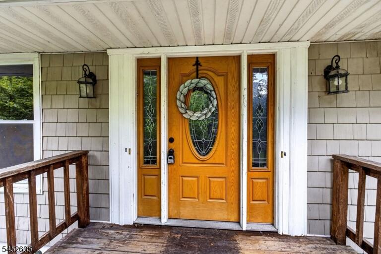 Property listing MLS 4046013 photo 2
