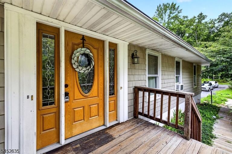 Property listing MLS 4046013 photo 3
