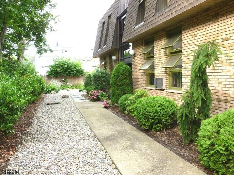 Property listing MLS 4046019 photo 1