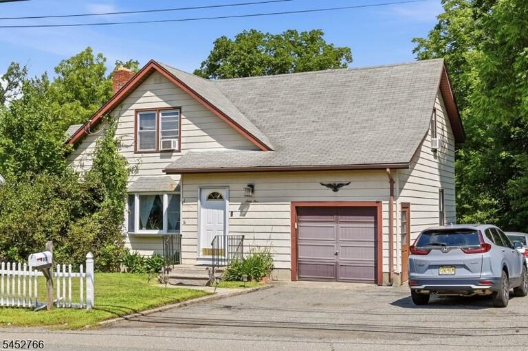 Property listing MLS 4046028 photo 2