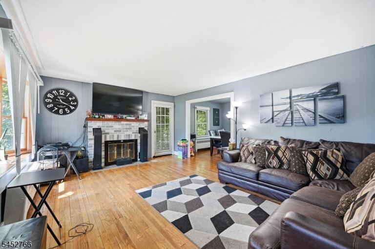 Property listing MLS 4046028 photo 4