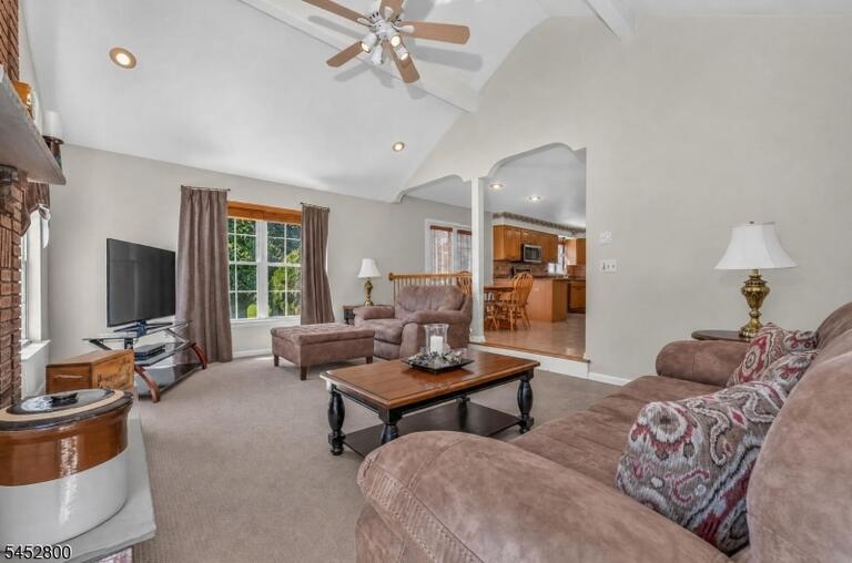 Property listing MLS 4046063 photo 10