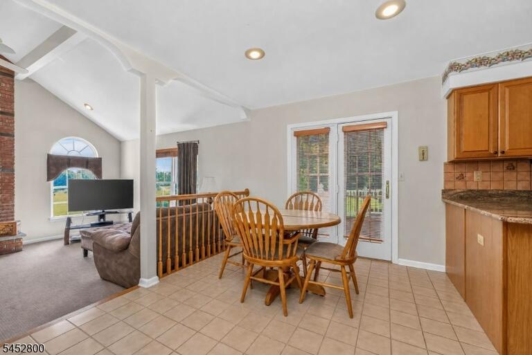 Property listing MLS 4046063 photo 11