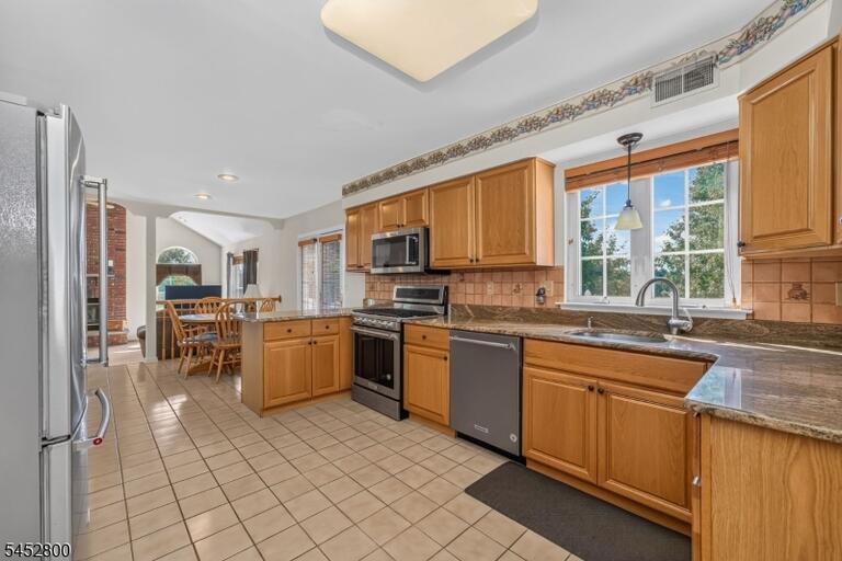 Property listing MLS 4046063 photo 14