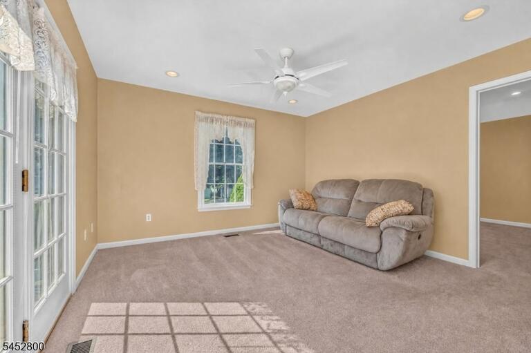 Property listing MLS 4046063 photo 17