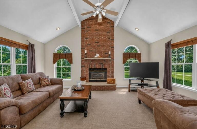 Property listing MLS 4046063 photo 9