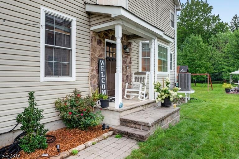 Property listing MLS 4046068 photo 3
