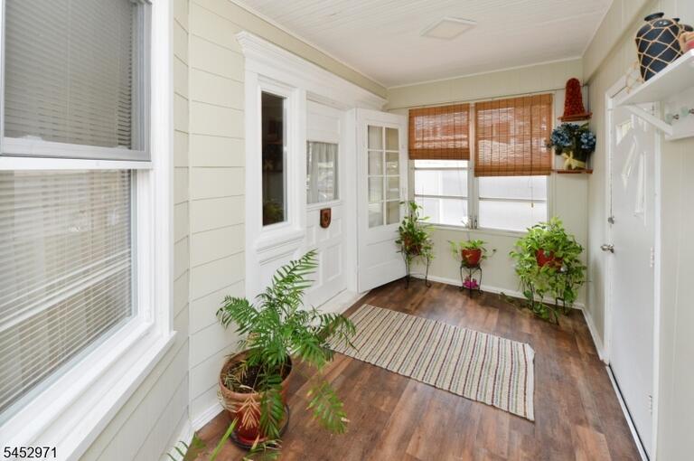 Property listing MLS 4046082 photo 2