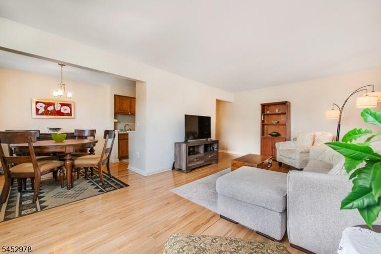 Property listing MLS 4046086 photo 3