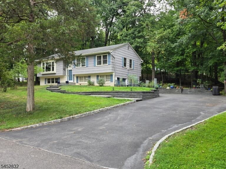 Property listing MLS 4046098 photo 2